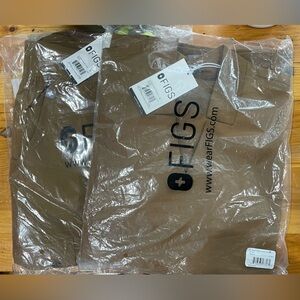 Brand New Figs earth Scrub set Top M,Bottom regular S
